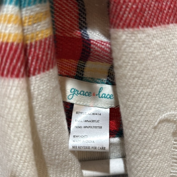Grace and Lace Plaid flannel ScarfOpen cape with pockets - Picture 3 of 5